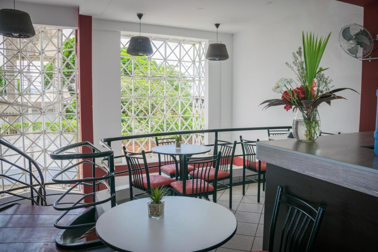 Hostal "Centrika" Тарапото Экстерьер фото
