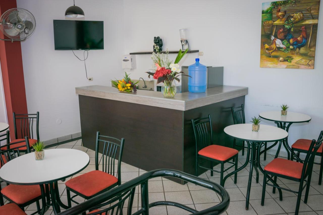Hostal "Centrika" Тарапото Экстерьер фото