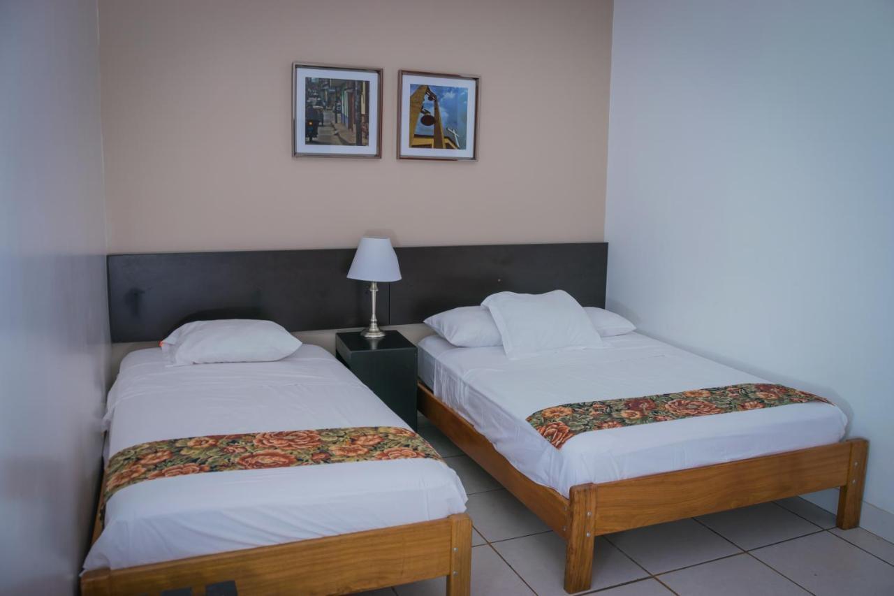 Hostal "Centrika" Тарапото Экстерьер фото
