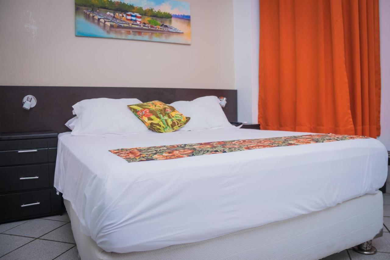Hostal "Centrika" Тарапото Экстерьер фото