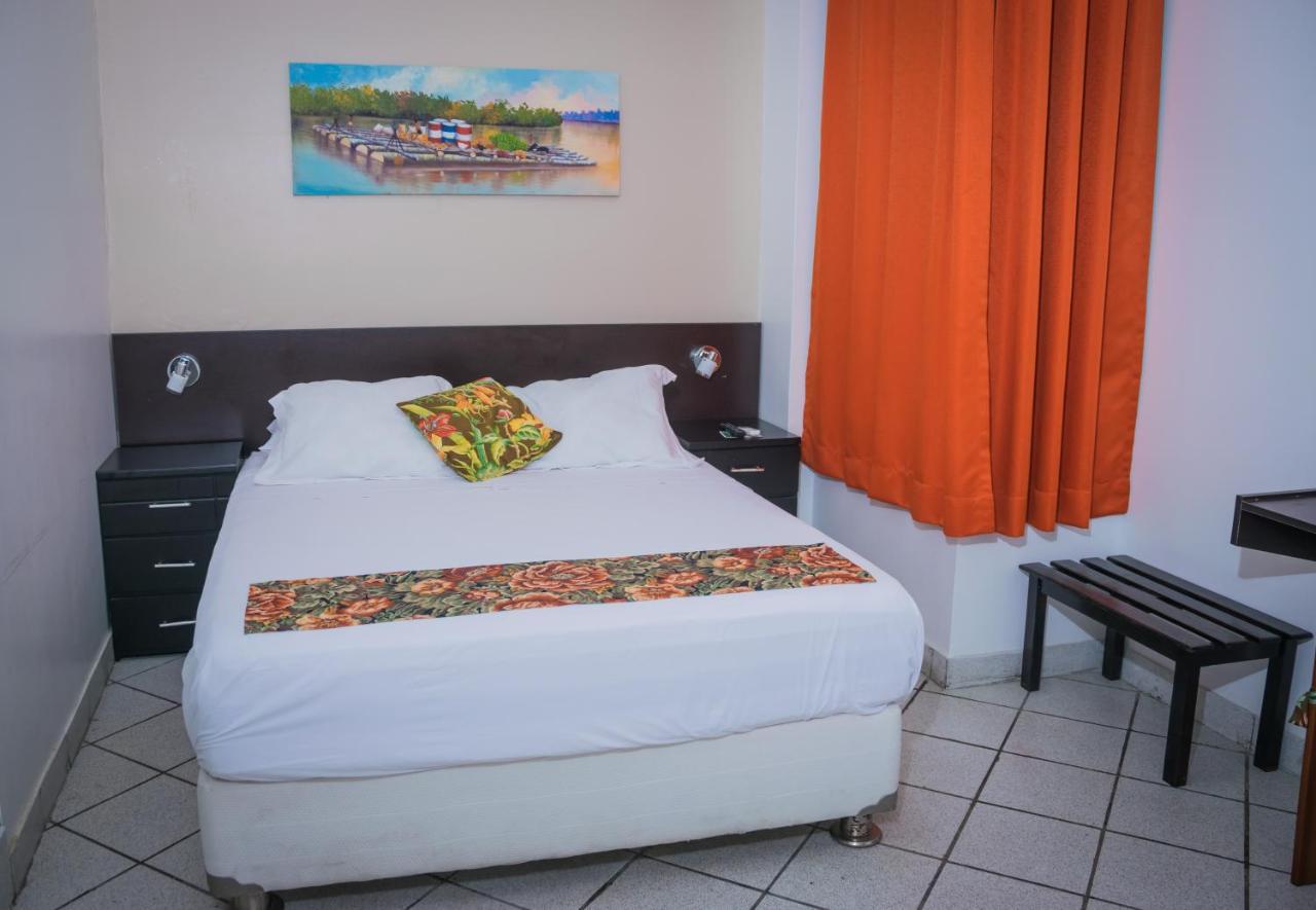 Hostal "Centrika" Тарапото Экстерьер фото