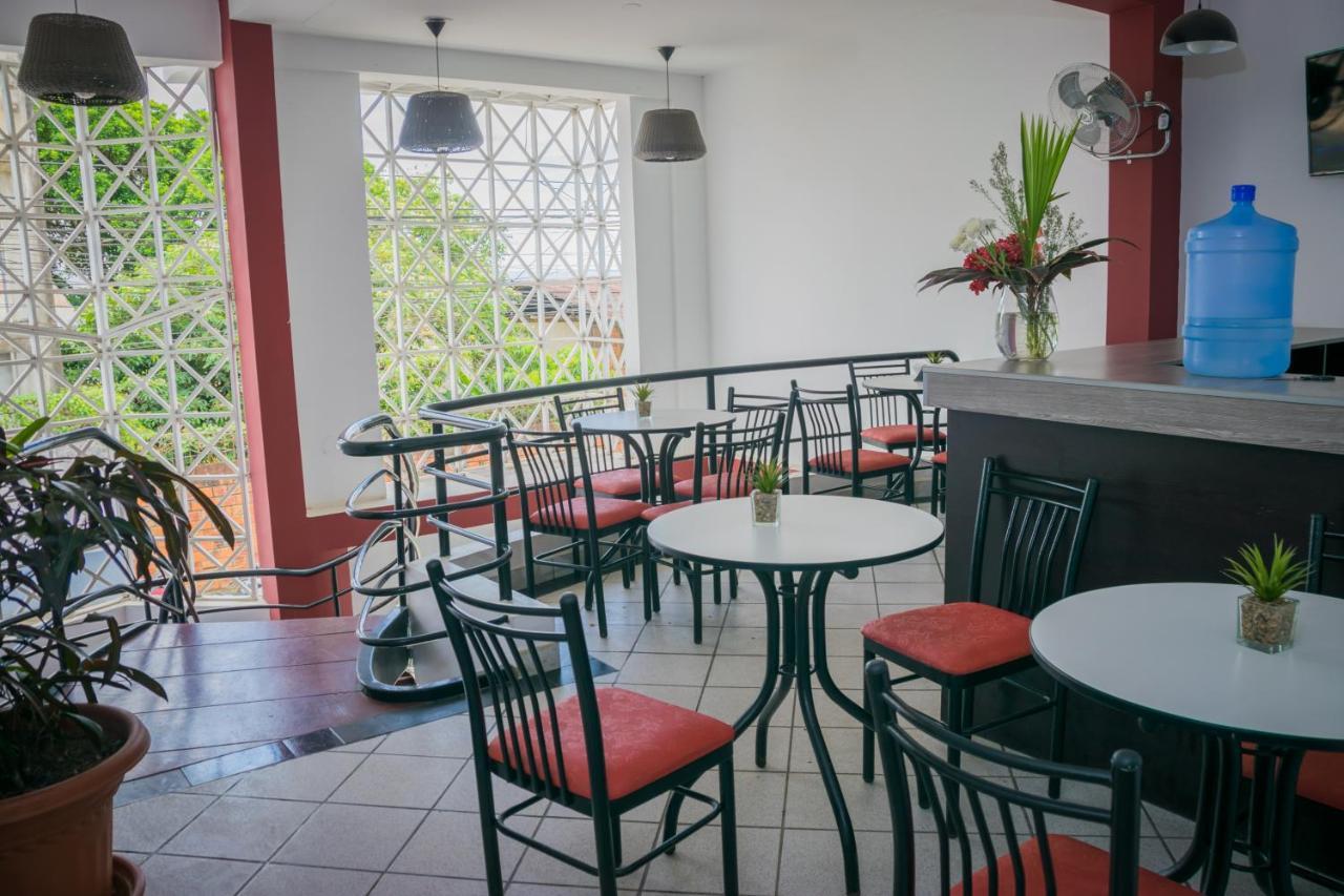 Hostal "Centrika" Тарапото Экстерьер фото