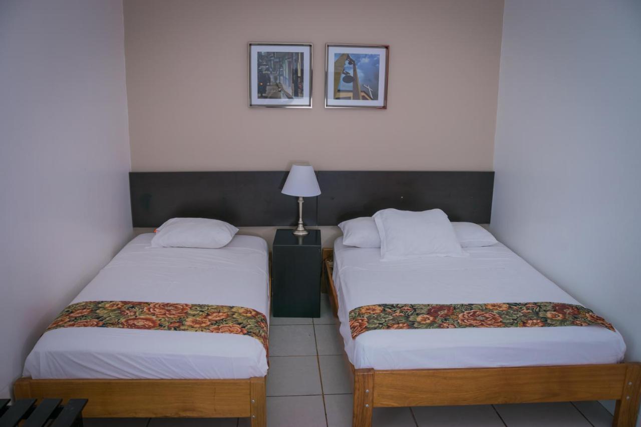 Hostal "Centrika" Тарапото Экстерьер фото