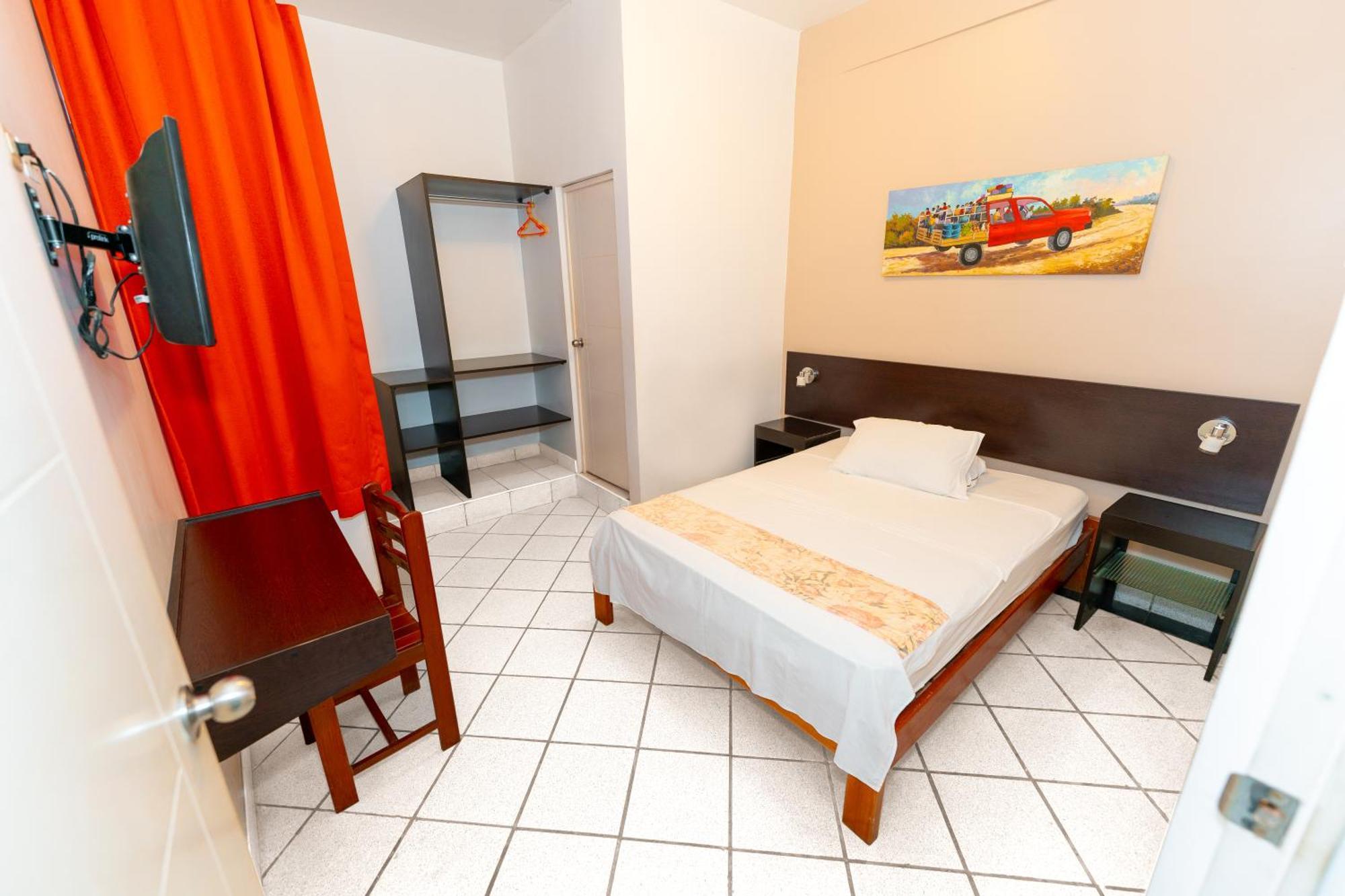 Hostal "Centrika" Тарапото Экстерьер фото
