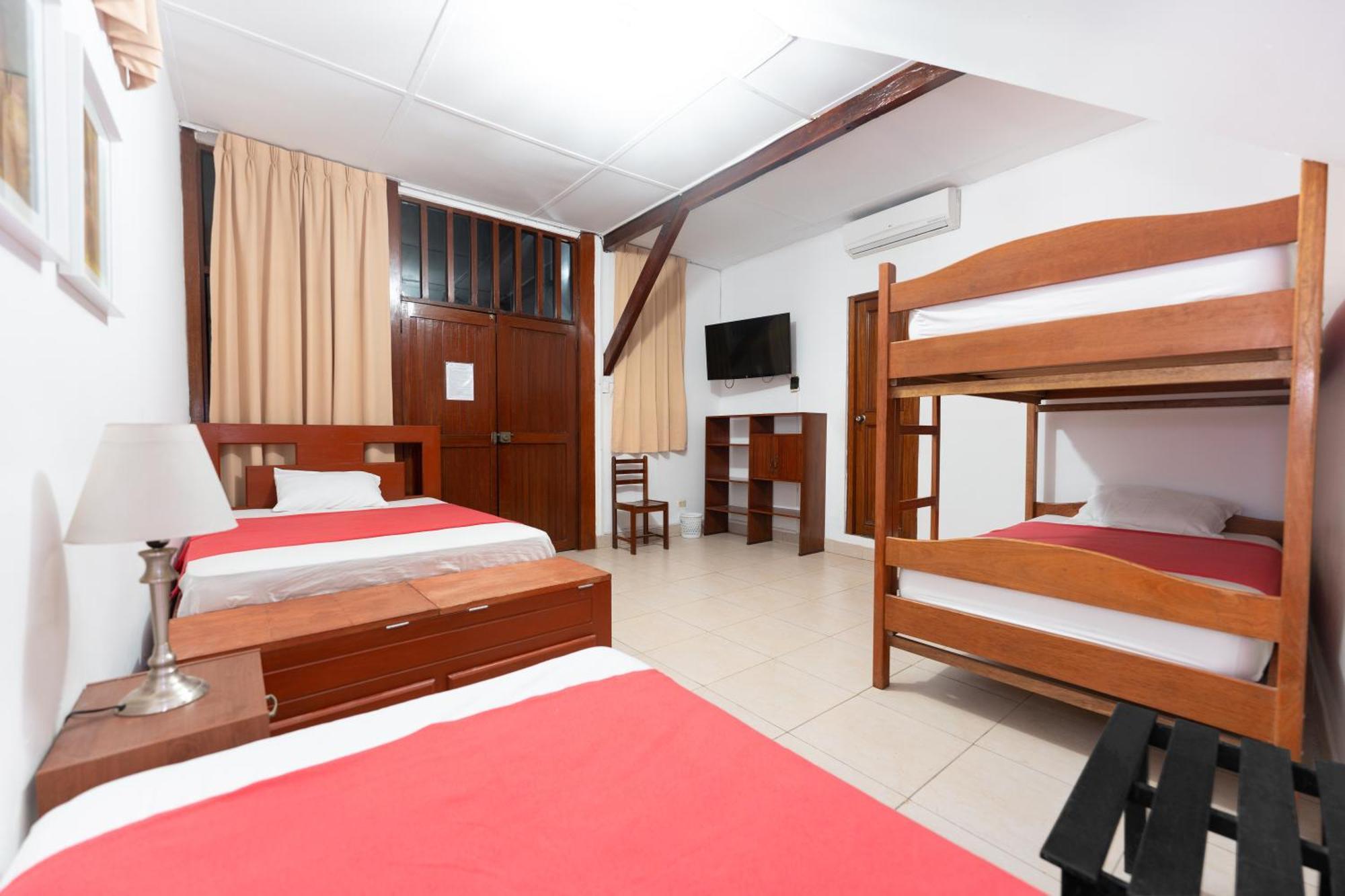 Hostal "Centrika" Тарапото Экстерьер фото